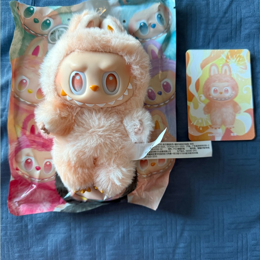 Labubu Big into energy HAPPINESS